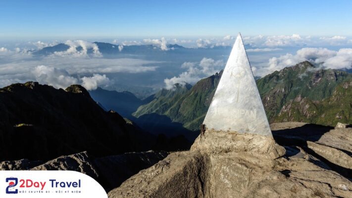 Top 10 Địa điểm du lịch hấp dẫn nhất Việt Nam 18 Đỉnh Fansipan – Nóc nhà của Tây Bắc hùng vĩ