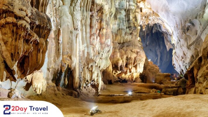 Top 10 Địa điểm du lịch hấp dẫn nhất Việt Nam 19 Phong Nha – Kẻ Bàng – Bí ẩn dưới lòng đất, chinh phục thế giới dưới hang động