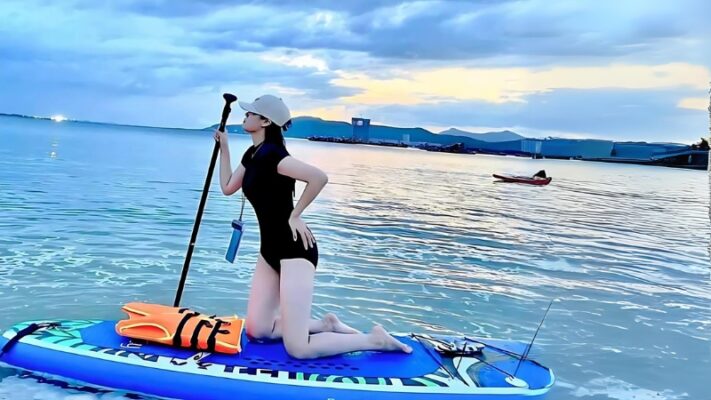Trải nghiệm chèo SUP tại biển Hòn Chồng – Nha Trang 12 Hòa mình vào làn nước cùng nhịp chèo nhẹ nhàng tận hưởng khung cảnh bình yên