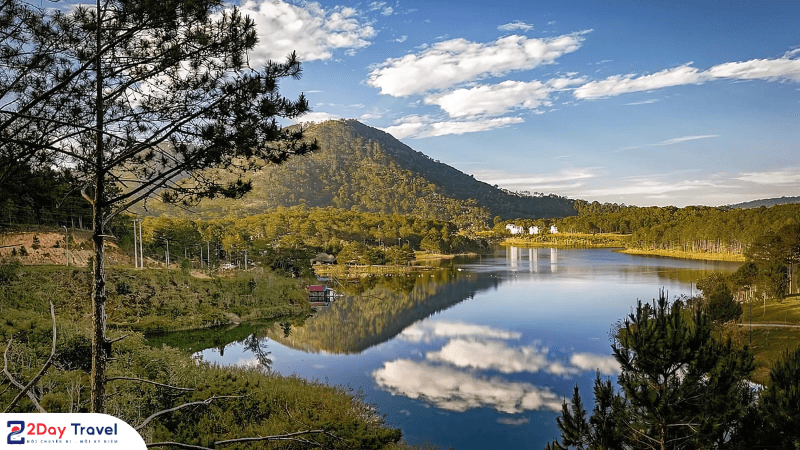 BẾN TÀU HỒ TUYỀN LÂM- ĐỊA ĐIỂM CHECK IN THU HÚT KHÁCH Ở ĐÀ LẠT 5 Hồ Tuyền Lâm - Đà Lạt