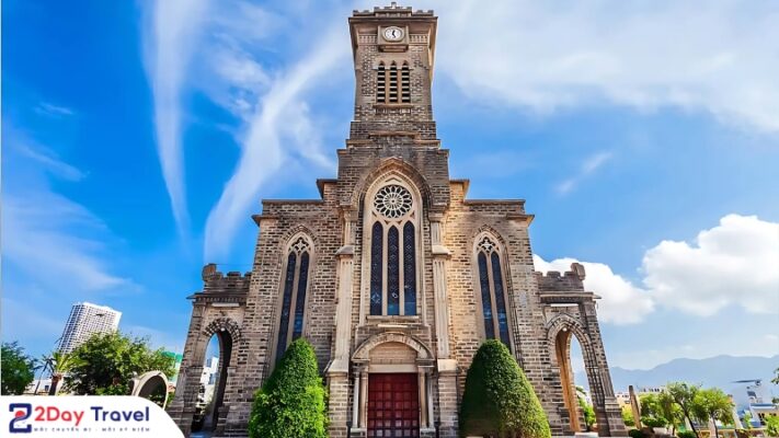 Lịch trình 3 ngày 2 đêm đón Tết ở Nha Trang: Check-in những điểm đến hot nhất 9 Khám Phá Nhà Thờ Đá: Di Sản Kiến Trúc Huy Hoàng