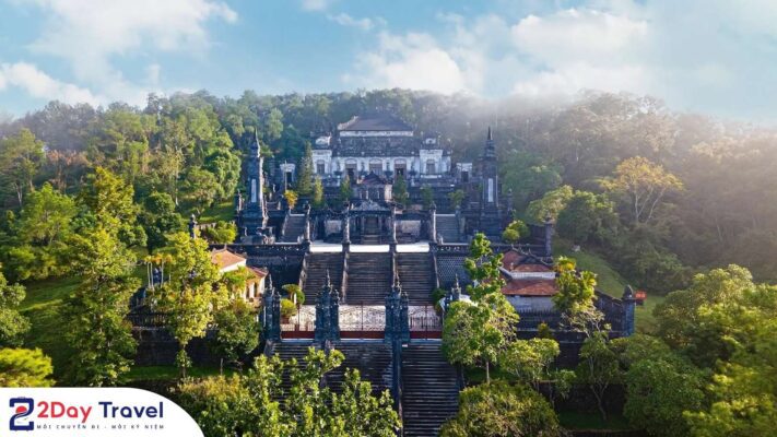 Lăng Khải Định Huế - Kiệt Tác Kiến Trúc Tại Cố Đô 6 Toàn cảnh Lăng Khải Định Huế