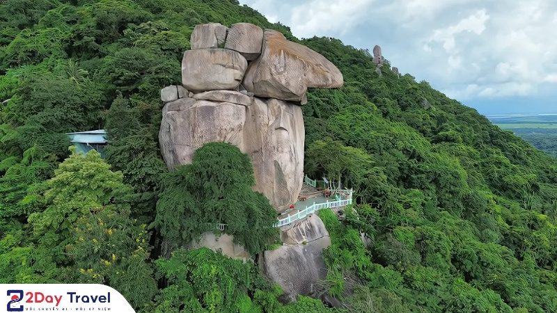 Núi Két An Giang – Viên Ngọc Bí Ẩn 6 Núi Ông Két An Giang, hướng về phía trời cao