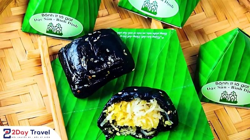 Ẩm Thực Quy Nhơn: List Món Ngon Không Ăn Là Phí + Địa Điểm Hot 2025 11 Bánh ít lá gai – Đặc sản Bình Định mang đậm hương quê truyền thống