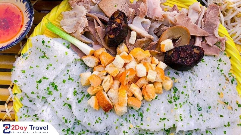 Ẩm Thực Quy Nhơn: List Món Ngon Không Ăn Là Phí + Địa Điểm Hot 2025 10 Bánh hỏi cháo lòng Phú Yên – Món ăn sáng dân dã thơm ngon khó quên