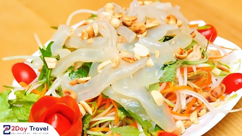 Ẩm thực Phú Yên - Gợi ý những món ngon nhất định phải thử một lần 20 Gỏi sứa đầm Ô Loan Phú Yên – món ngon mùa hè với vị giòn mát, chua ngọt và đậm đà hương biển.