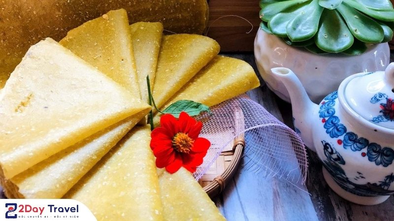 Ẩm Thực Quy Nhơn: List Món Ngon Không Ăn Là Phí + Địa Điểm Hot 2025 15 Bánh tráng khoai lang nướng – Món ăn dân dã đậm đà hương vị quê nhà