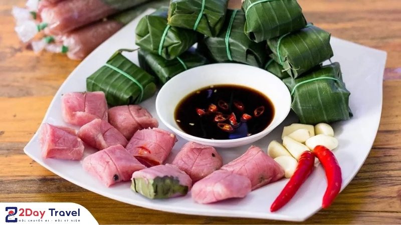 Nha Trang ăn gì? Ăn chơi ‘chuẩn vị’ với TOP đặc sản và kinh nghiệm thực tế 2025 28 Nem chua Ninh Hòa đặc sản trứ danh
