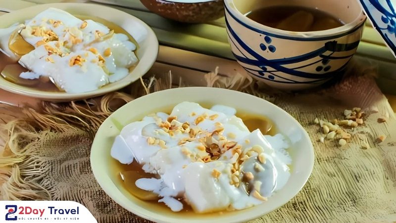 Nha Trang ăn gì? Ăn chơi ‘chuẩn vị’ với TOP đặc sản và kinh nghiệm thực tế 2025 25 Tàu hủ nóng chan nước cốt dừa béo ngậy