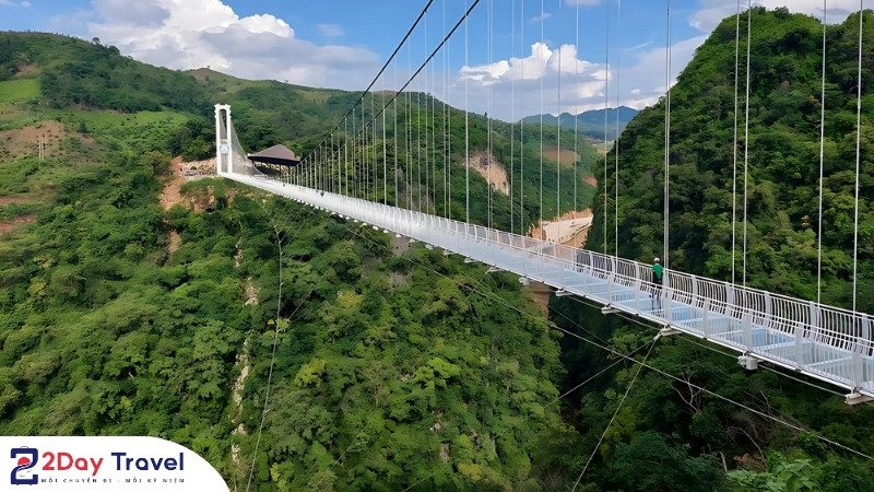 Sốc: Cầu kính Bạch Long dài nhất thế giới – Dám bước không? 4 Cầu kính Bạch Long dài nhất thế giới