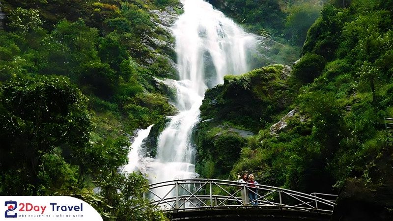 Choáng ngợp với vẻ đẹp Cổng trời Ô Quy Hồ SaPa giữa biển mây Tây Bắc 11 Thác Bạc - điểm tham quan gần Cổng trời Ô Quy Hồ SaPa