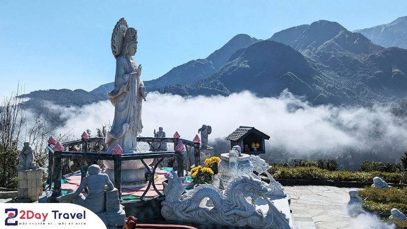 Choáng ngợp với vẻ đẹp Cổng trời Ô Quy Hồ SaPa giữa biển mây Tây Bắc 12 Dấu ấn khó quên - không gian tĩnh lặng ở Cổng trời Ô Quy Hồ SaPa