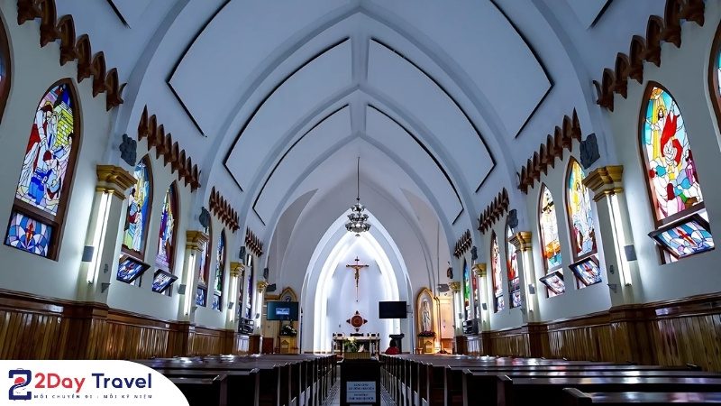 Bí ẩn Nhà thờ Đá Sapa: Kiến trúc Pháp cổ đẹp mê hồn ngay trung tâm! 10 Không gian bên trong nhà thờ đá SaPa