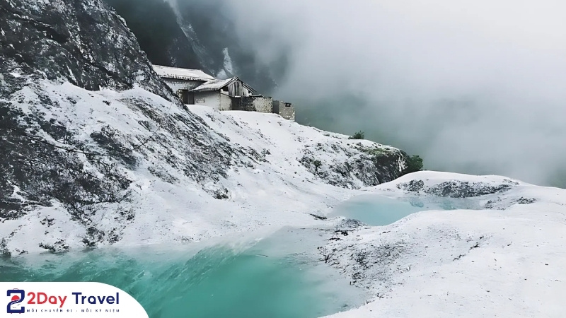 Vẻ đẹp kỳ ảo của đèo Thung Khe – “Tuyết trắng” giữa lòng Tây Bắc