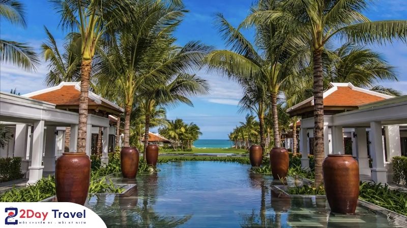 The Anam Cam Ranh – Thiên đường nghỉ dưỡng 5 sao bên Bãi Dài 9 Kiến trúc Indochine – sân vườn & đường mòn nước tại The Anam Cam Ranh