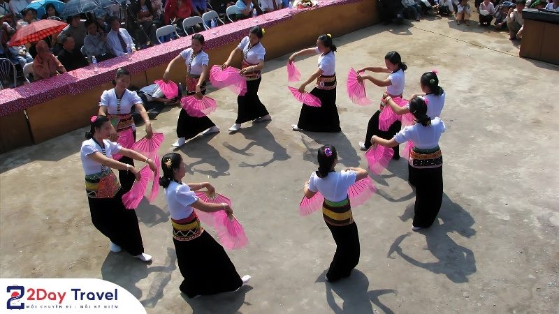 Lễ hội Xòe Tày ở thị trấn Sa Pa